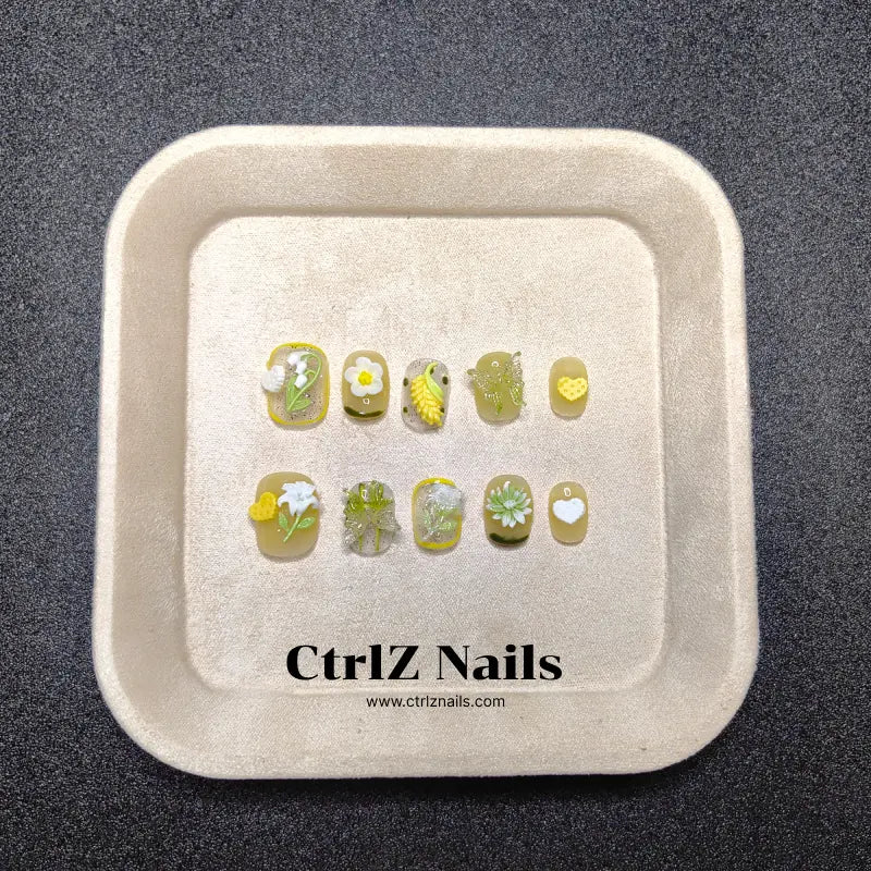 Handmade Press-On Nails – "Sun-Kissed Blossom"
