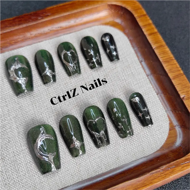 Emerald Green Cat Eye Press On Nails – Magnetic Effect Handmade Fake Nails for Salon-Quality Nail Designs