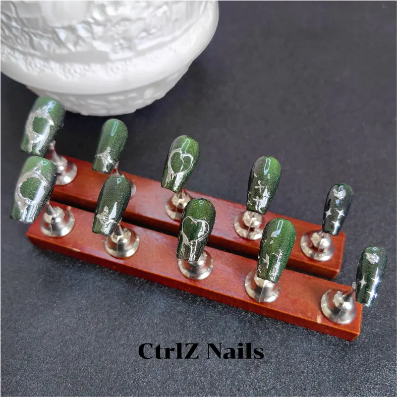 Emerald Green Cat Eye Press On Nails – Magnetic Effect Handmade Fake Nails for Salon-Quality Nail Designs