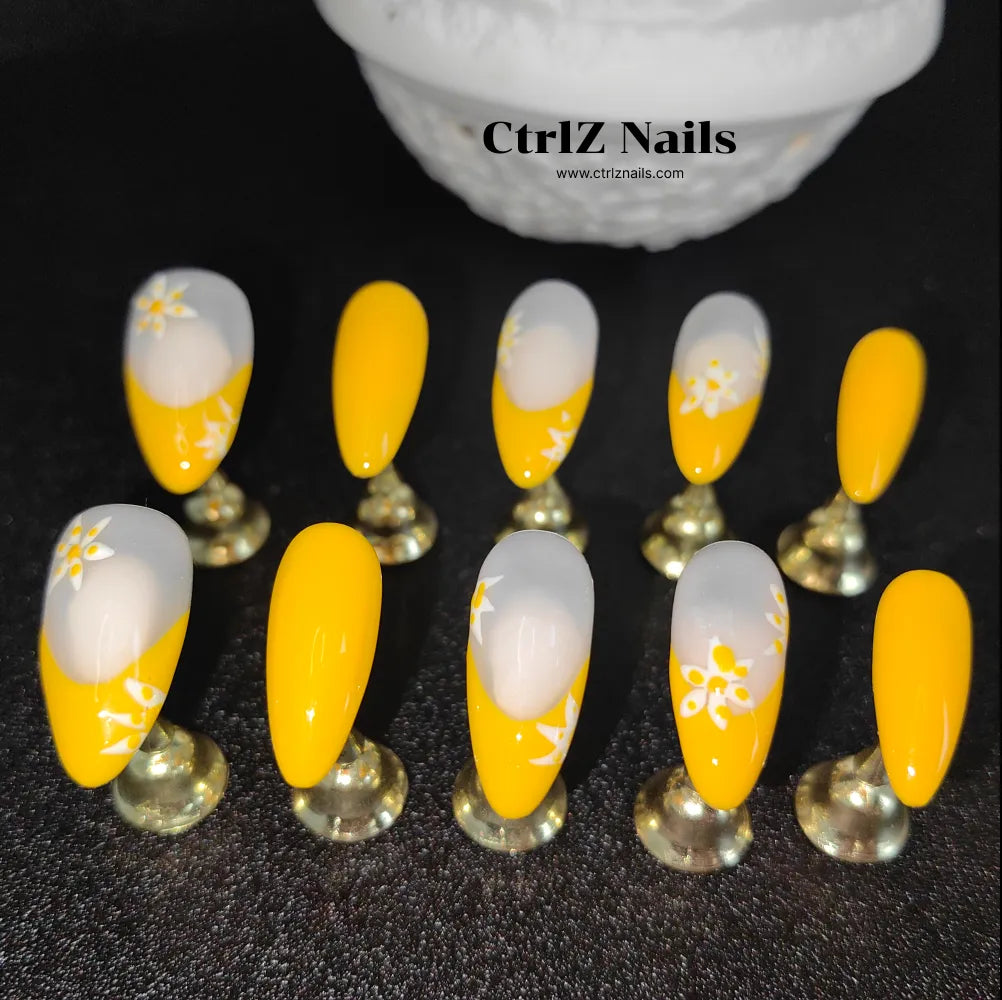 Handmade Six-Petal Blossom Press-On Nails